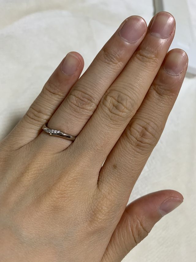 ダイヤモンドがキラキラしてとても素敵な指輪です！