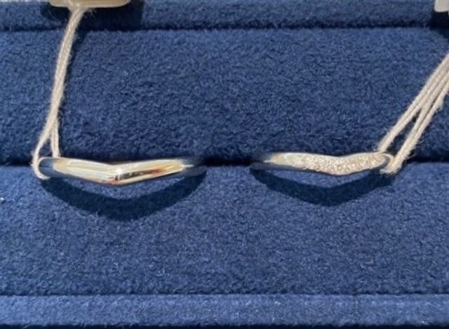 結婚指輪
V字ダイヤ入り