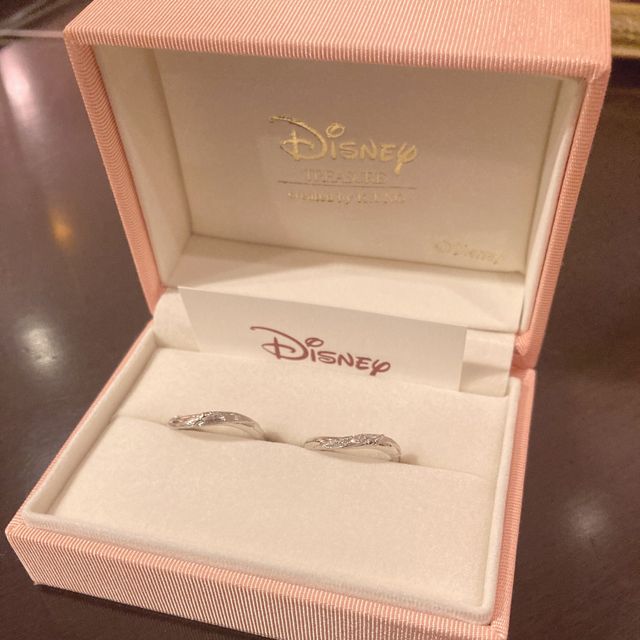 かわいいピンクのボックスに入っています。