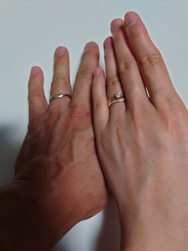 婚約指輪と婚約指輪を着用時