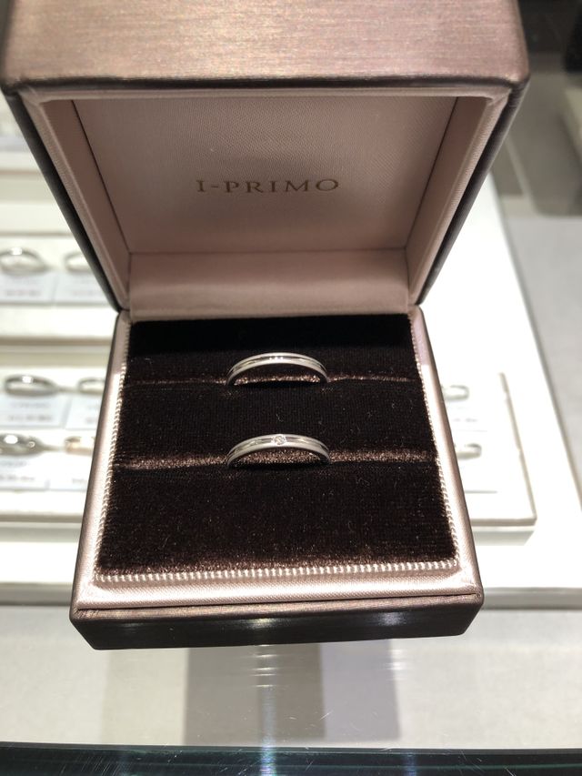 お揃いのデザイン。どちらもレディースで彼のはダイヤなし。