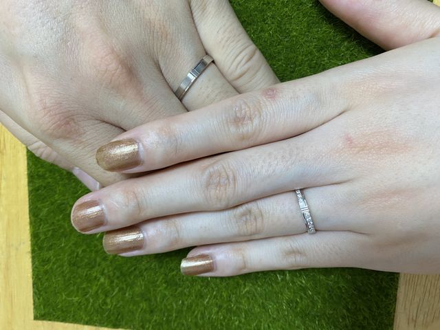 2人着用時です。リングの厚みも、高級感があります。