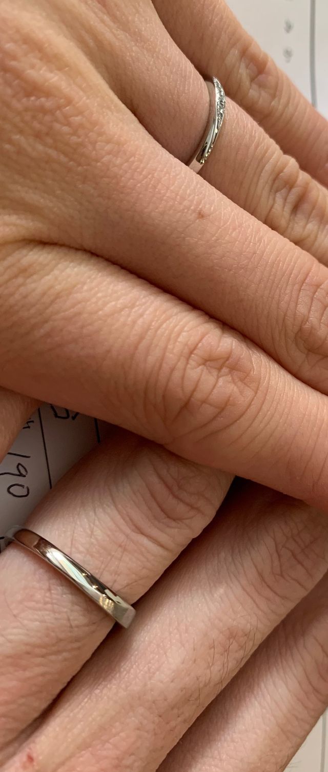 細め、緩めのカーブなのでつけ心地がとても良いです。