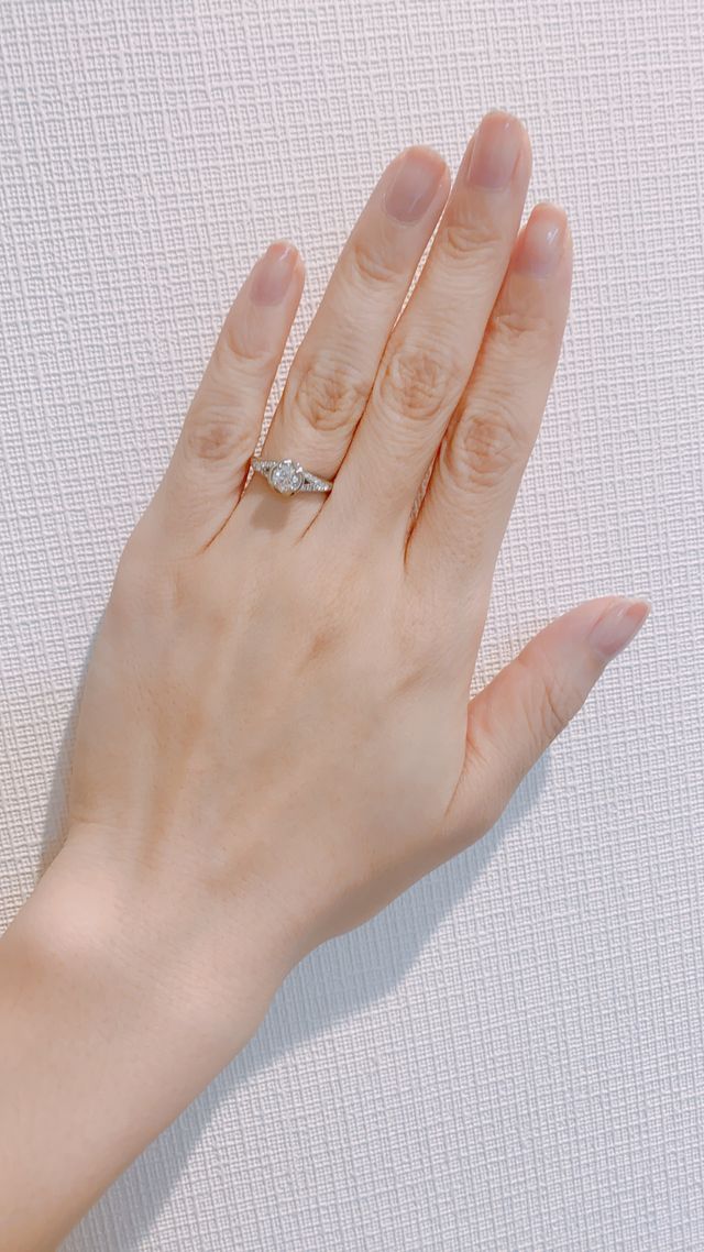 薬指にはめた状態