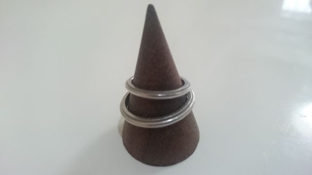 ミル打ちされており、すっきり見えるデザインです。