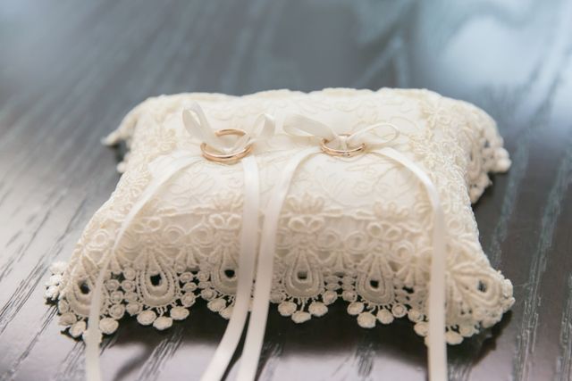 結婚式にてリングピローの写真
