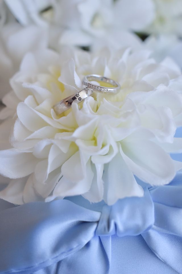 母が作ってくれたリングピローに乗せて