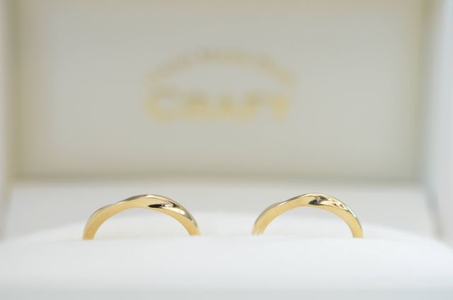 ひねりの入ったデザイン。ロウで型をつくり後日受け取り。