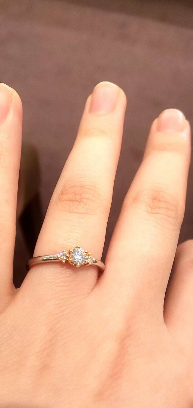 YUKA HOJOのストーリーという商品。0.3カラット。