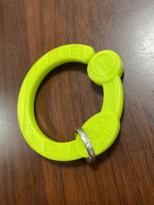 1番シンプルなデザインのもとにダイヤをひとつだけつけました