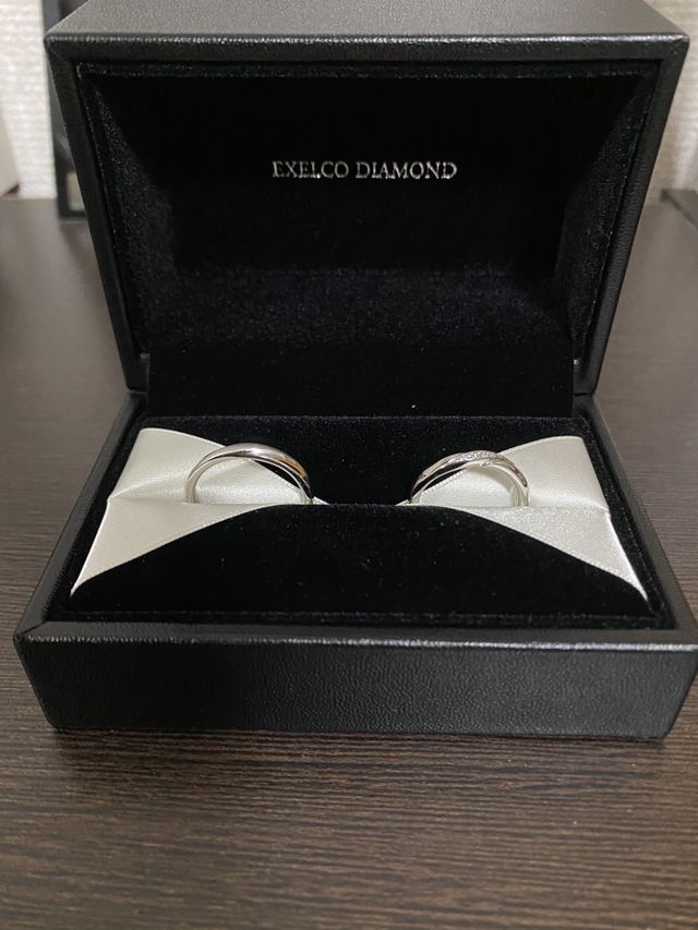 ケースをリングピローとして使用しています。