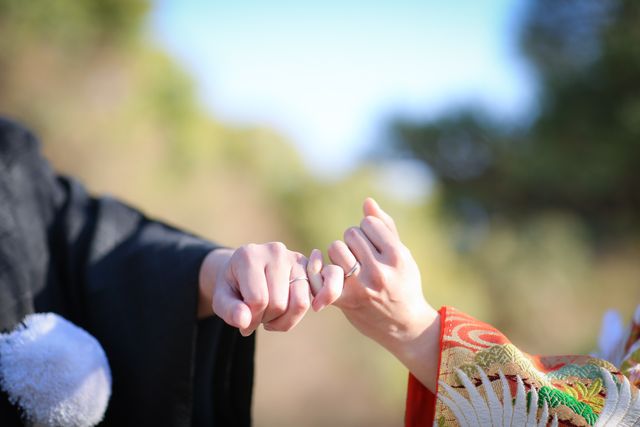 指輪をはめて前撮りをした写真