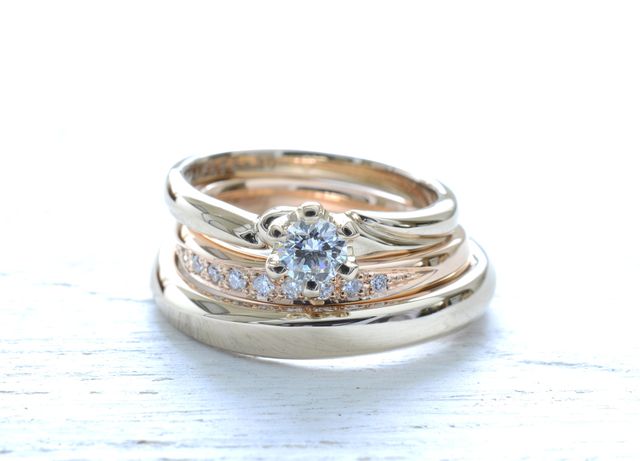 婚約指輪と結婚指輪
全て手作りで、重ね付けをしても可愛い。