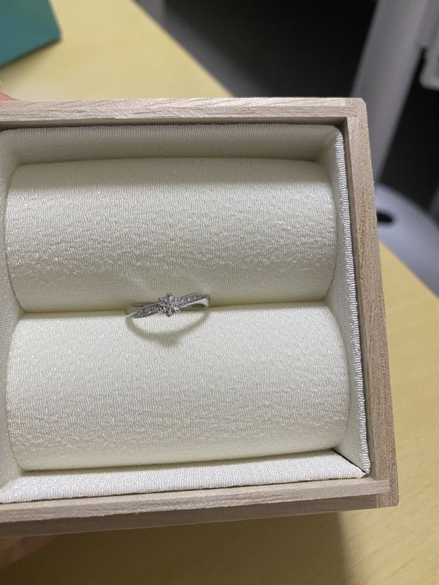 0.233カラットのダイヤで、カットも素晴らしく輝いています