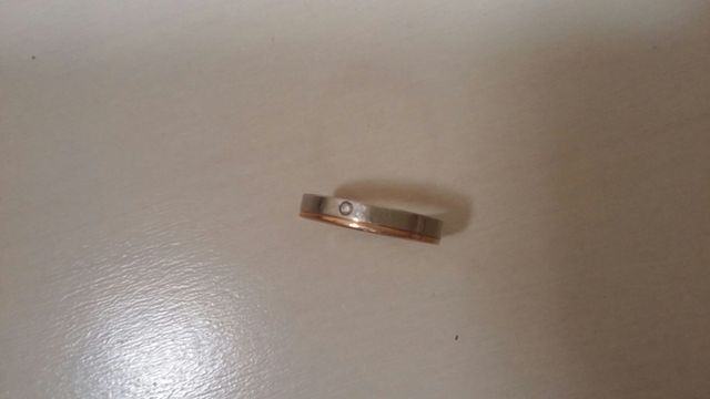 カラーはシルバーとピンクゴールドのツインです