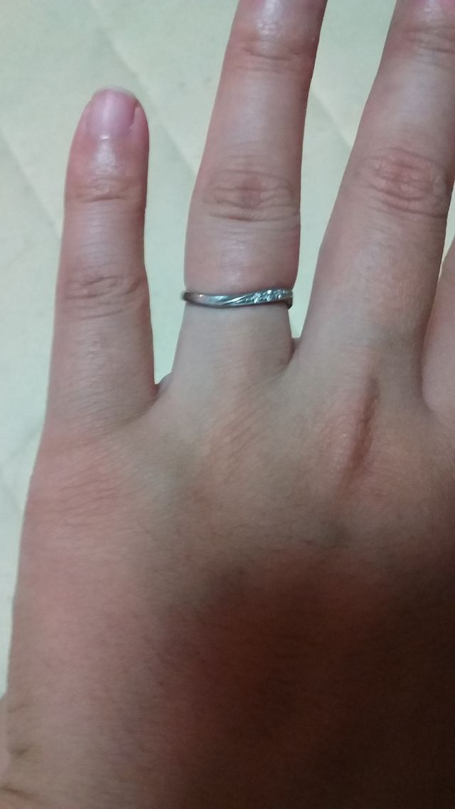 ダイヤモンド３つ入っています。