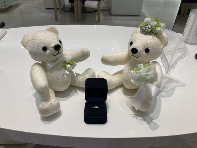 完成した指輪を撮影！クマさんを貸していただき撮影しました。