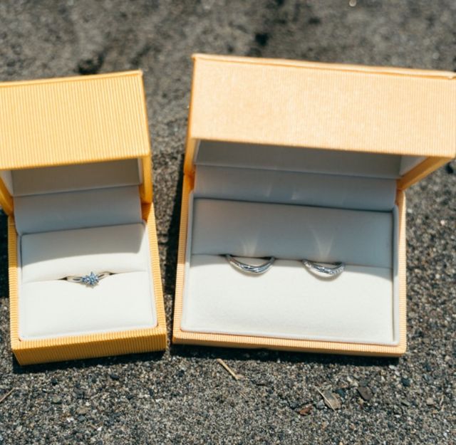結婚指輪と婚約指輪です。