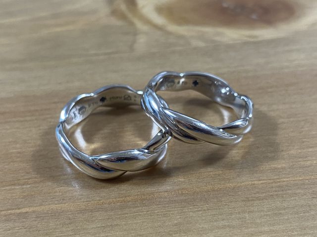 全体がひねりの構造になるようにワックスで型を作りました。