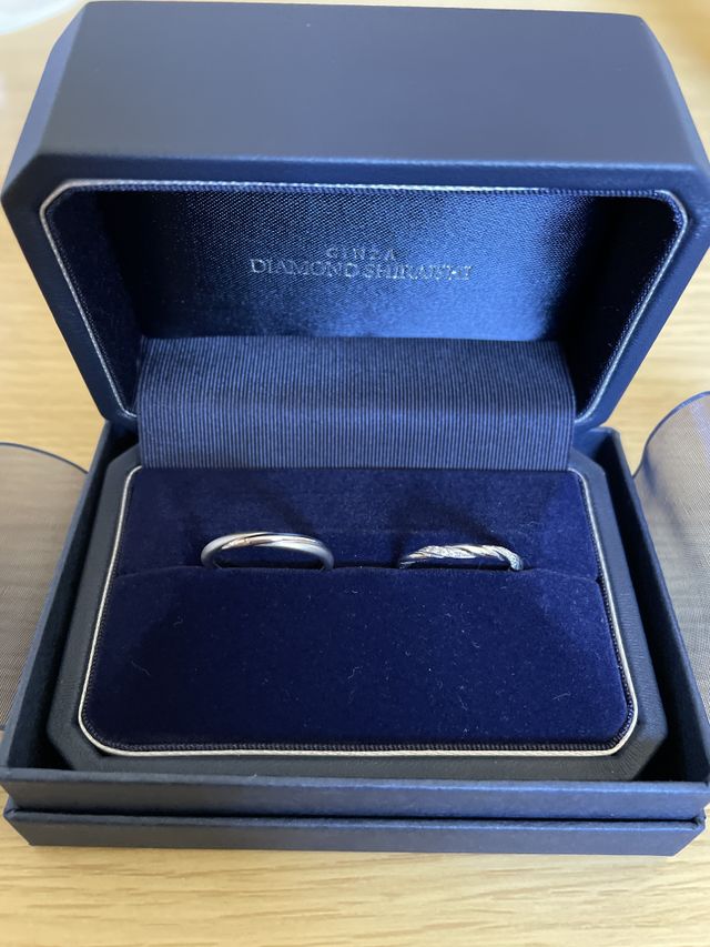 綺麗でどの角度から見ても輝いて見える指輪です