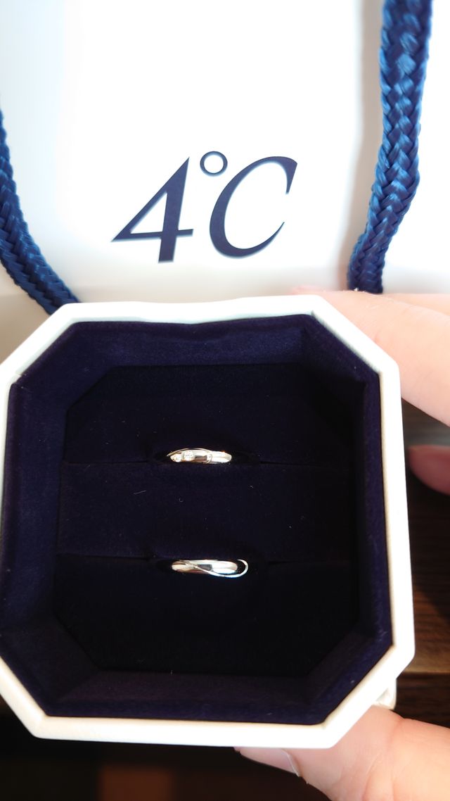 指輪をくっつければハートになります。