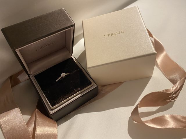 彼が婚約指輪として渡してくれました。とても可愛かったです。