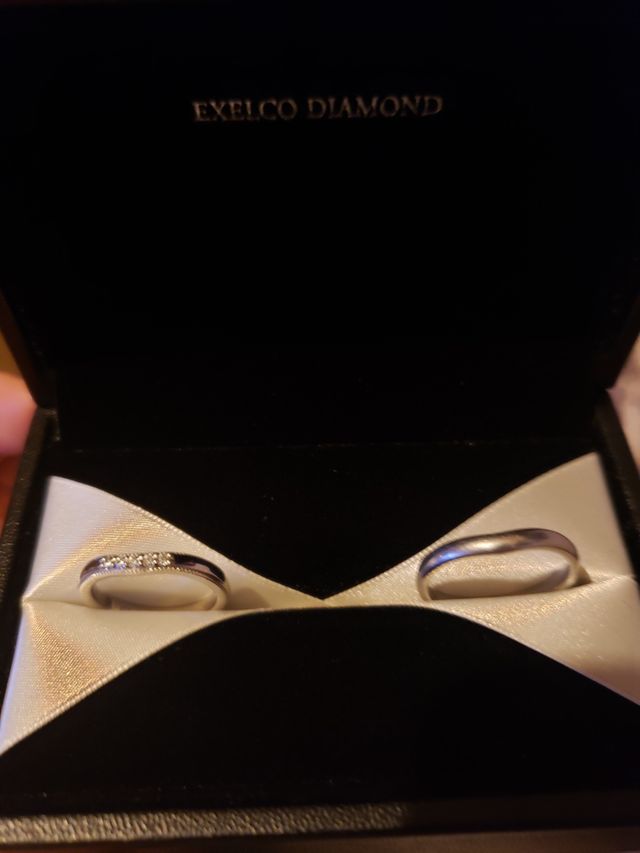 夫の指輪は既に仕事柄くすんでしまってます笑