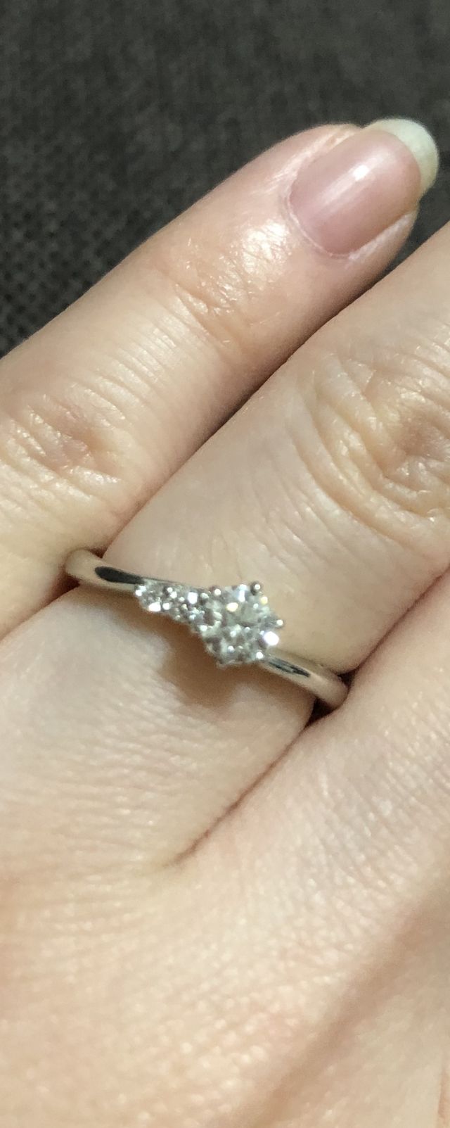 購入後、左手薬指に着用して撮影。