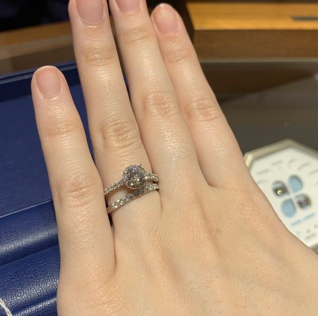 婚約指輪はブーケ
結婚指輪はハーフエタニティ