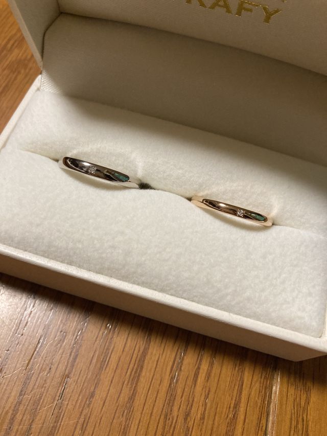 反対面は鏡面にダイヤを埋め込みました