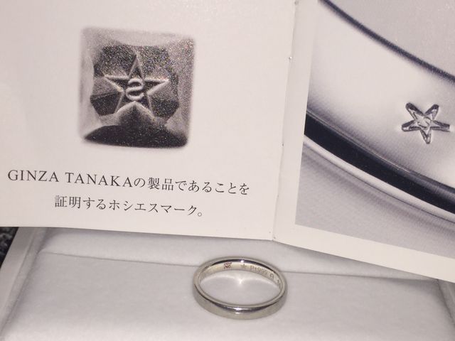 裏にピンクダイヤを入れてもらいました。