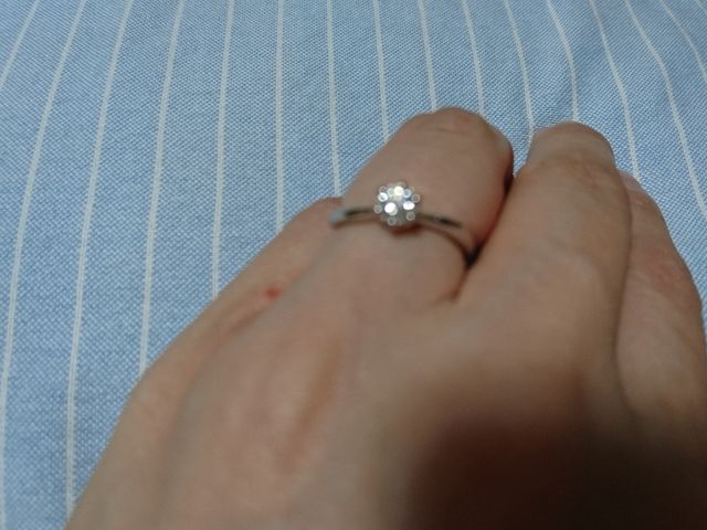 婚約指輪です。0.3カラット。