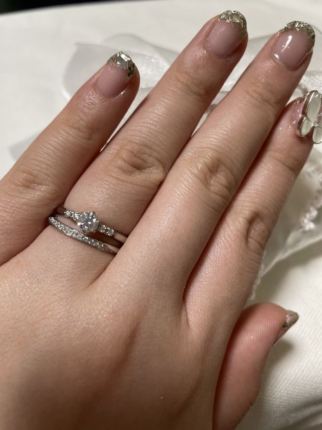 重ね付けができるキラキラしたリングを探してました！
