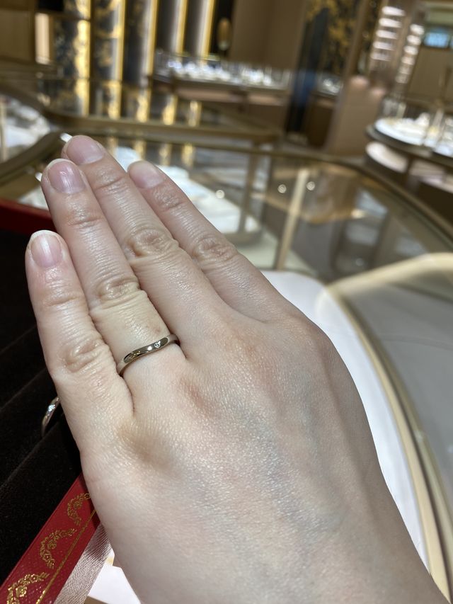 なめらかなカーブと細身なデザインが魅力的でした。