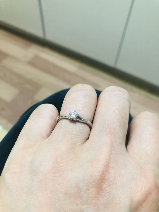 婚約指輪。
ダイヤのランクをわりといいのにしました。