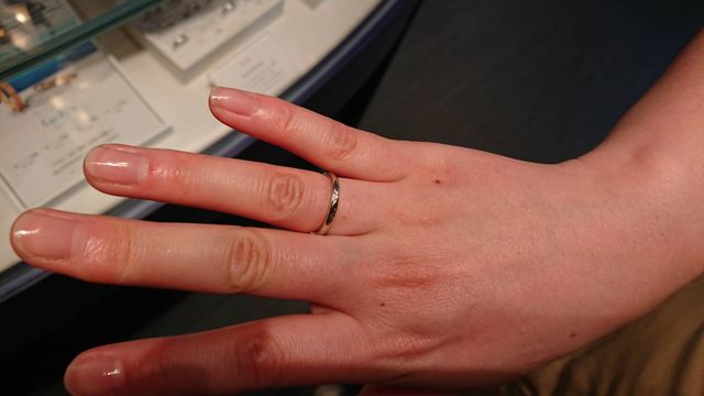 一番気に入った結婚指輪に出会ったときの写真。