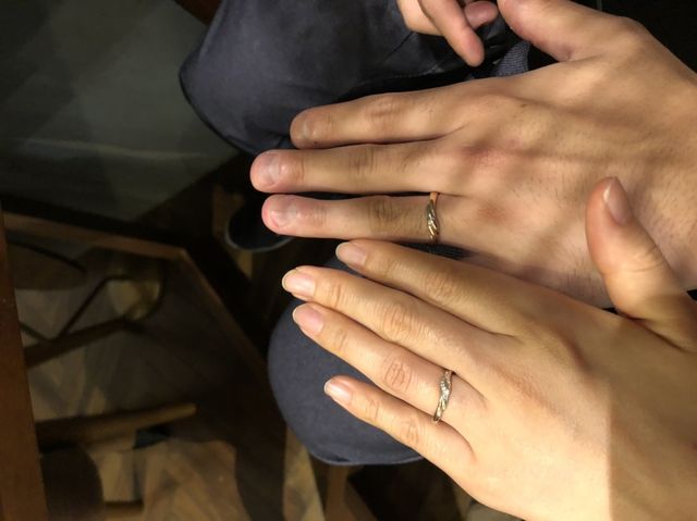 珍しいピンクゴールドとプラチナを絡めたリングです