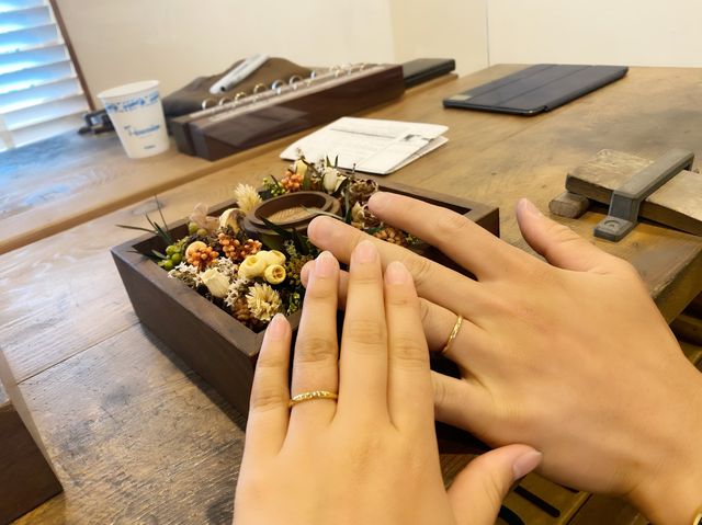 幅、形、加工全て一から選んで作った指輪。愛着が湧きます。