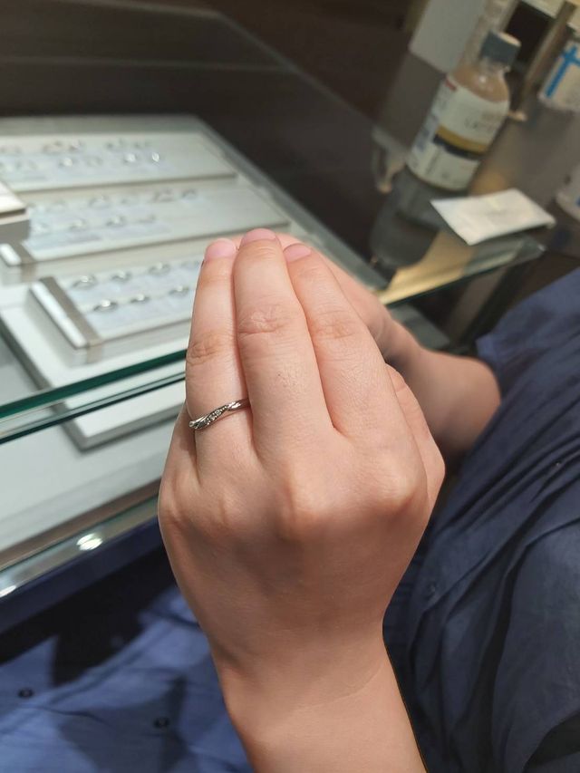 緩いウェーブがあります。