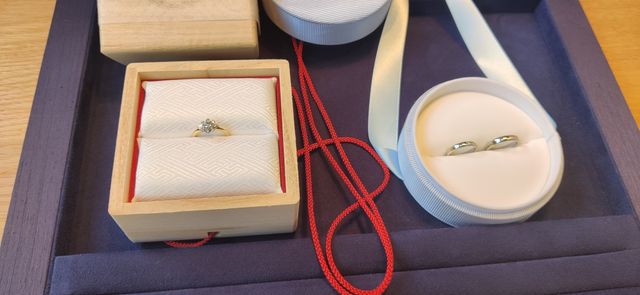 素敵な桐箱に入っています。