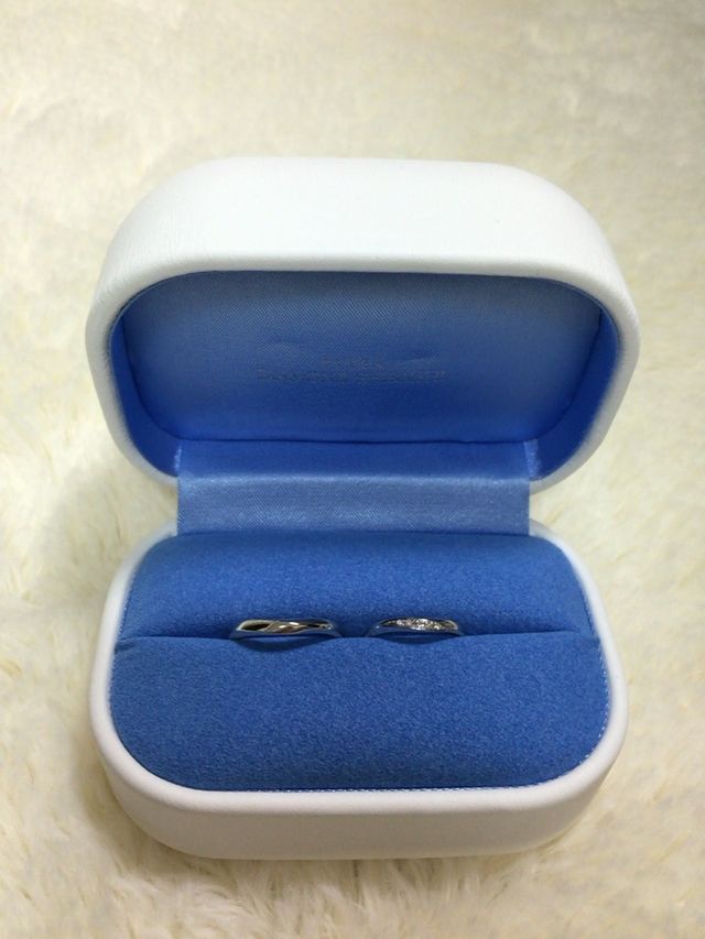 旦那さんとお揃いで少しウェーブがあるデザインです。