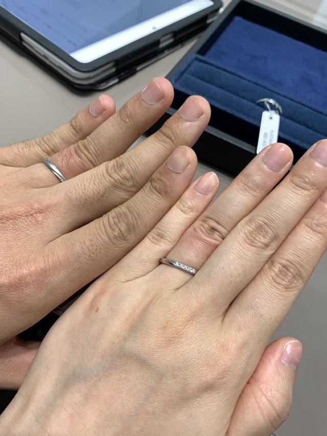 女性のリングはキラキラしていてとても綺麗でした。