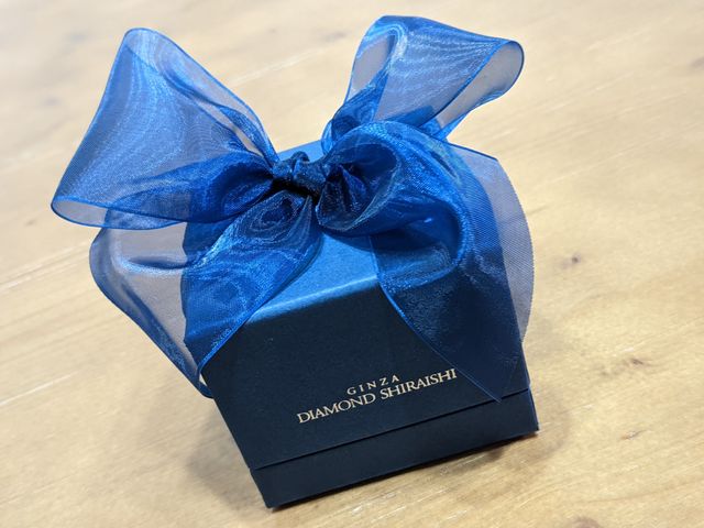 購入後の箱。キレイに結んでいただきました。