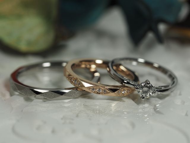 彼女の婚約指輪・結婚指輪と僕の結婚指輪です。