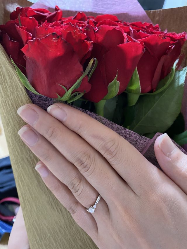 プロポーズをして貰った時に花束ももらいました!!