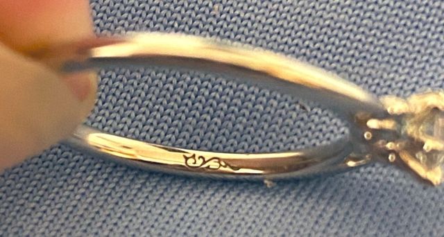 2人の頭文字を猫＆ハートモチーフでデザインしてもらいました。