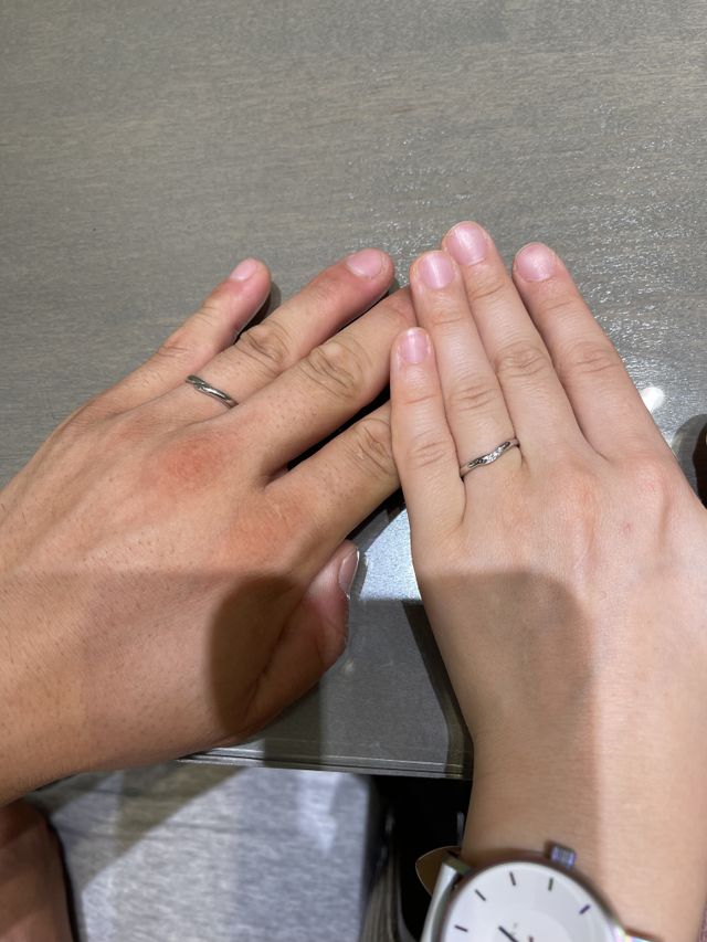 色々試した結果、自分達に1番似合う指輪に出会えました。