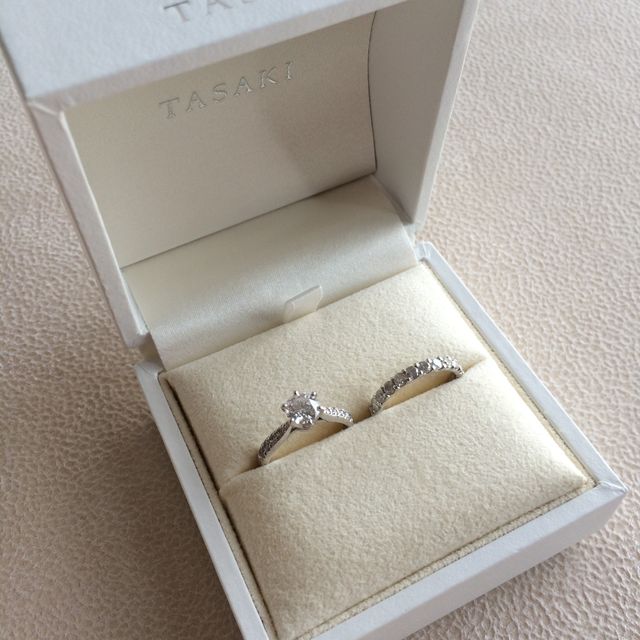 婚約指輪はTASAKIの0.85カラットを購入しました。
