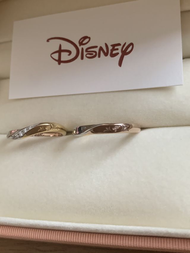 ゴールドにはプーさんをピンクゴールドにはティガーをいれました