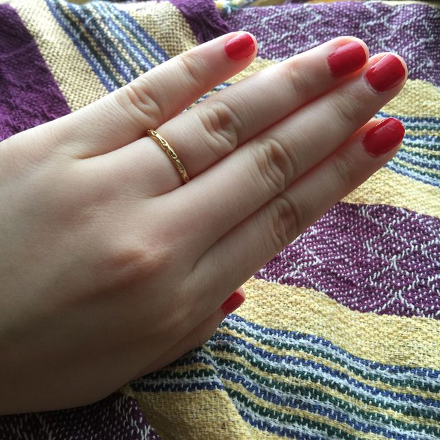 既存のデザインの物。木々の根をイメージした商品です。